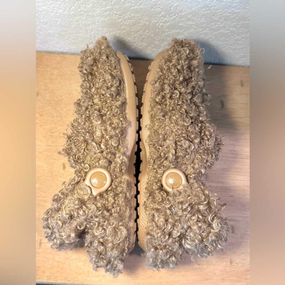 Crocs New! Classic Doodle Fur Lined Clog In Sepia Juniors/Youth Sz 2 Slip Ons - Picture 9 of 11